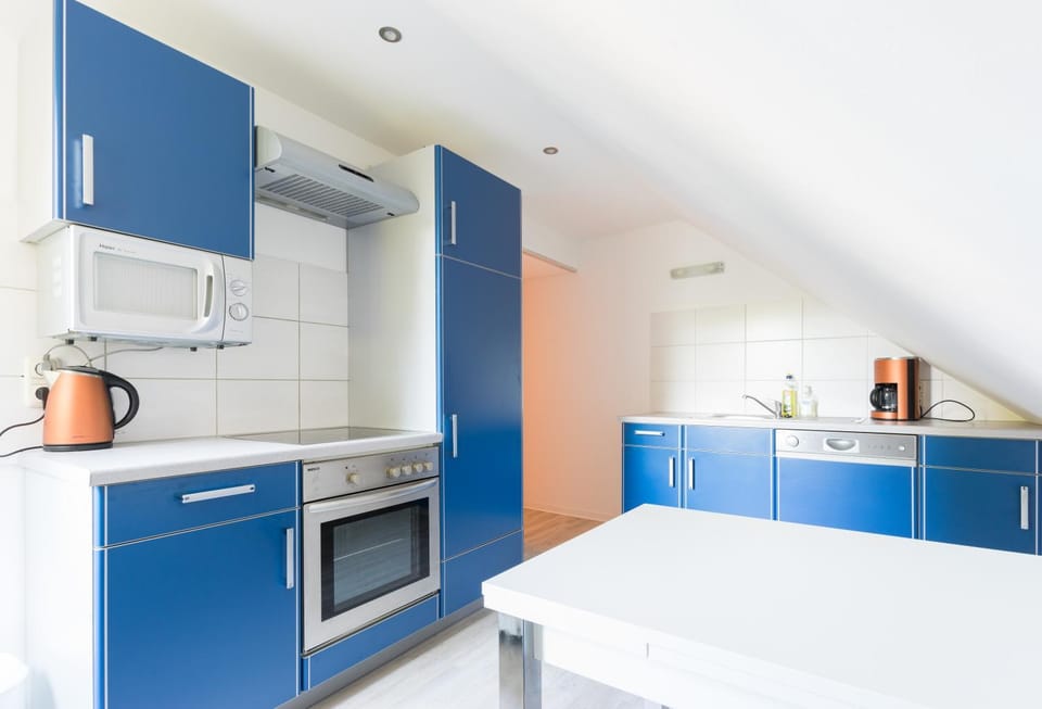 Coffee/tea facilities, Kitchen or kitchenette, Dining area