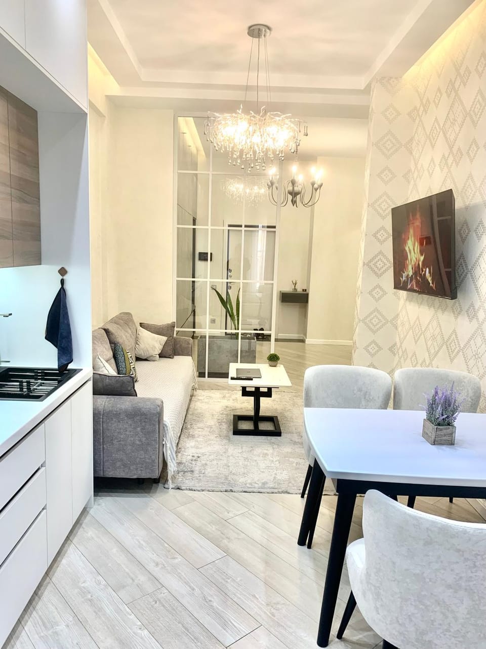 TV and multimedia, Living room, Seating area, Dining area