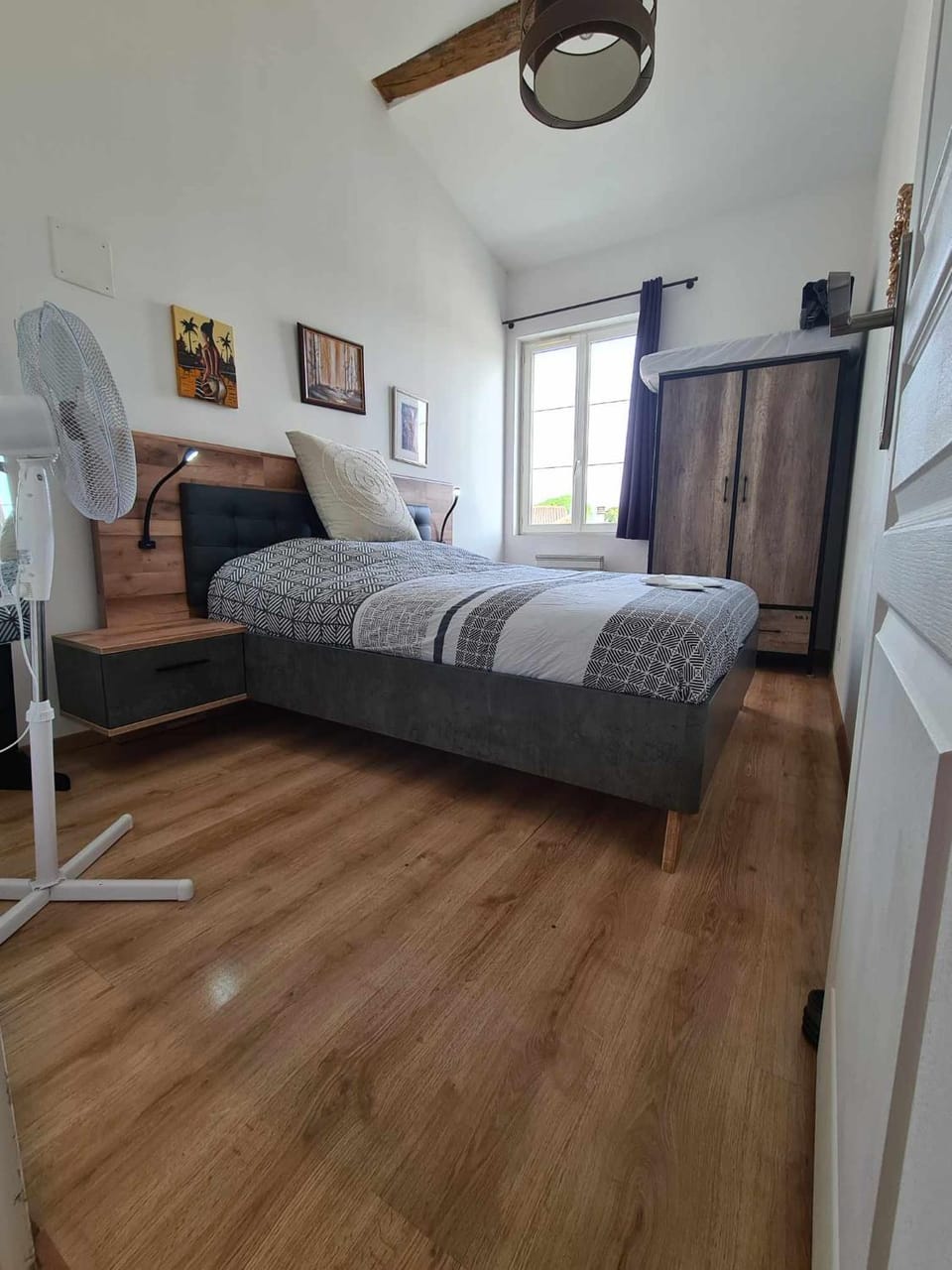 Bed, Photo of the whole room, Bedroom, fireplace