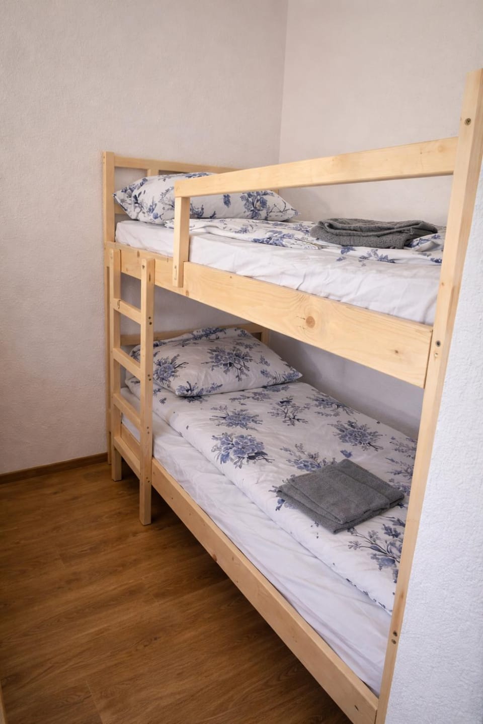 Bed, Photo of the whole room, Bedroom, bunk bed
