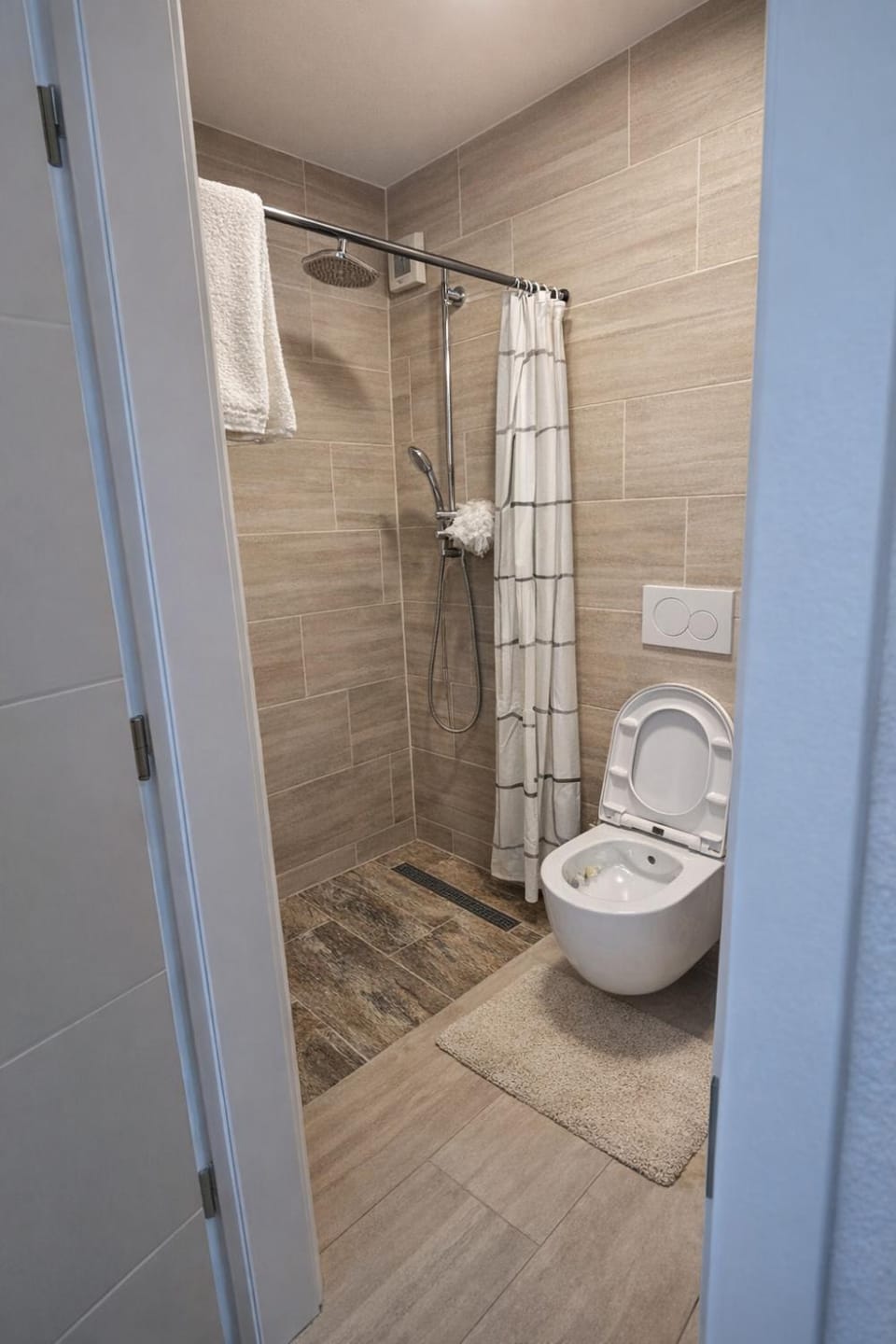 Shower, Toilet, Bathroom, bidet, towels