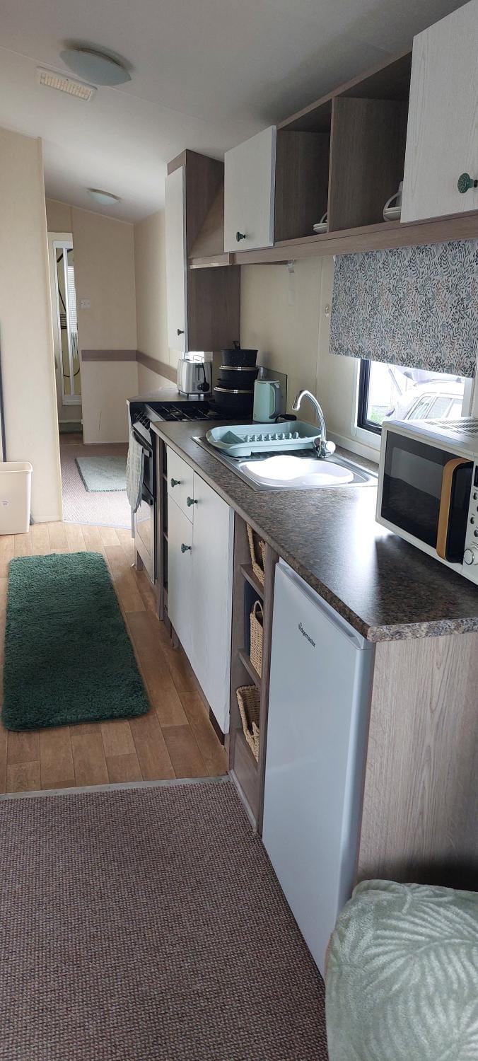 Kitchen or kitchenette, oven, stove