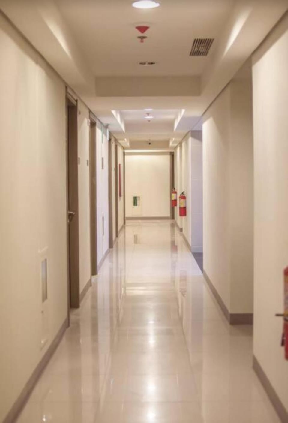 Stunning Suite with Balcony near MOA Apartment in Pasay