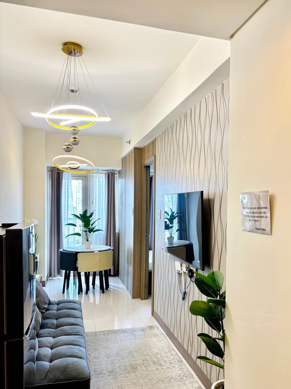 Stunning Suite with Balcony near MOA Apartment in Pasay