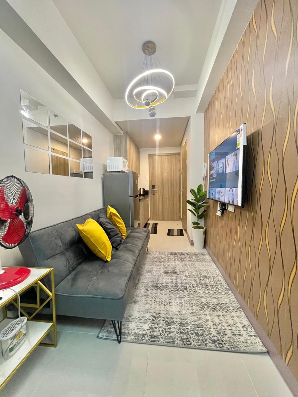 Stunning Suite with Balcony near MOA Apartment in Pasay