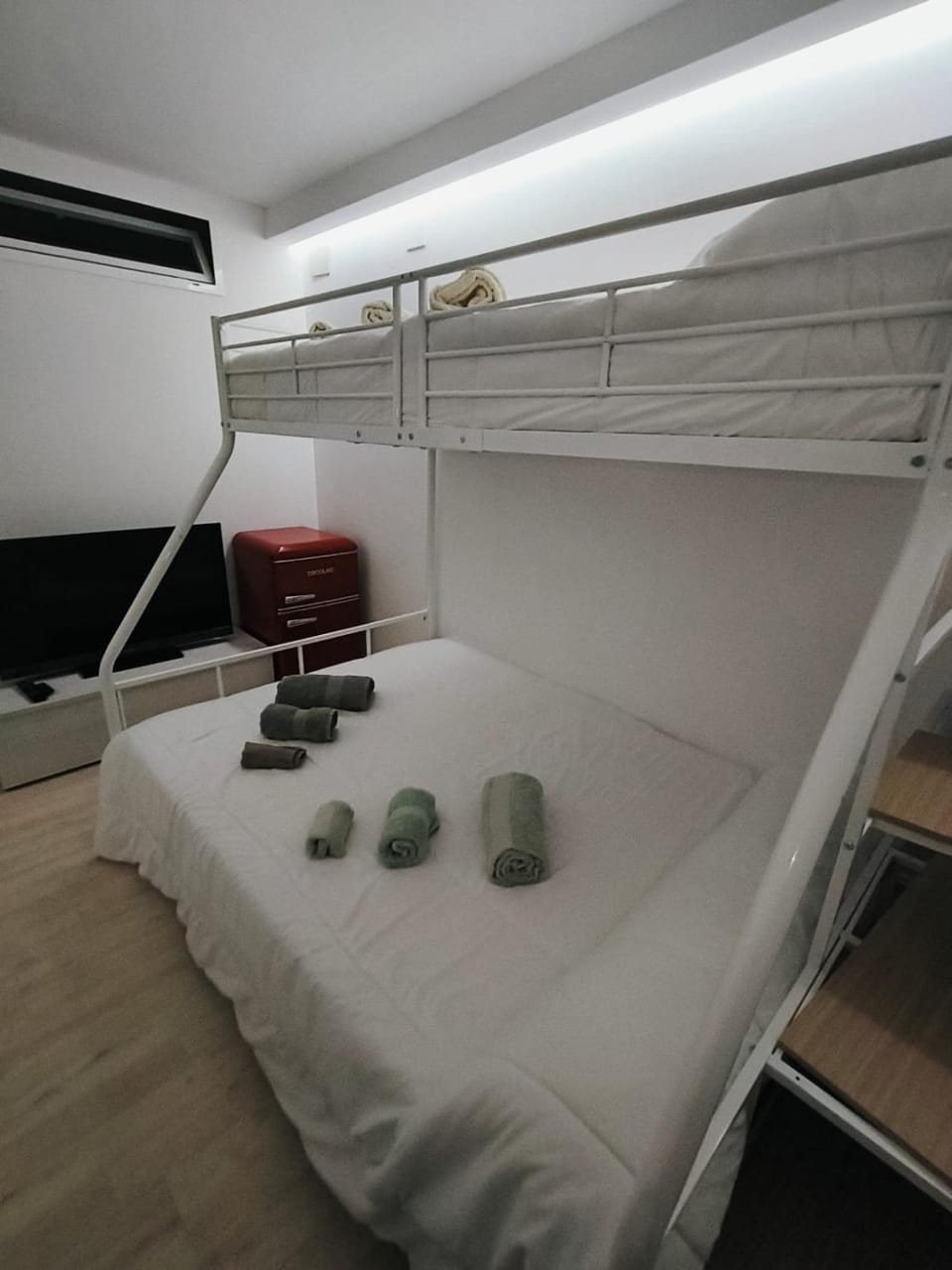 Bed, Photo of the whole room, Bedroom, bunk bed