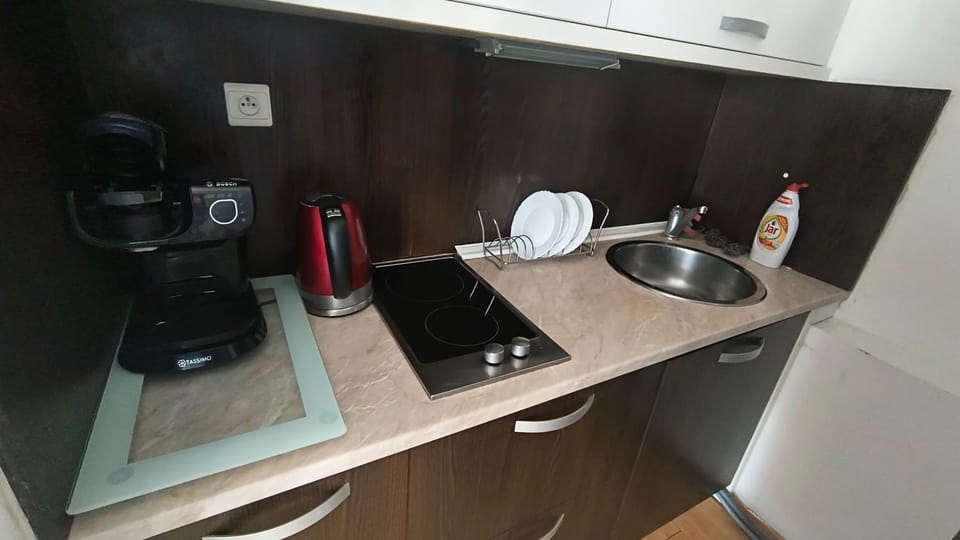 Coffee/tea facilities, stove
