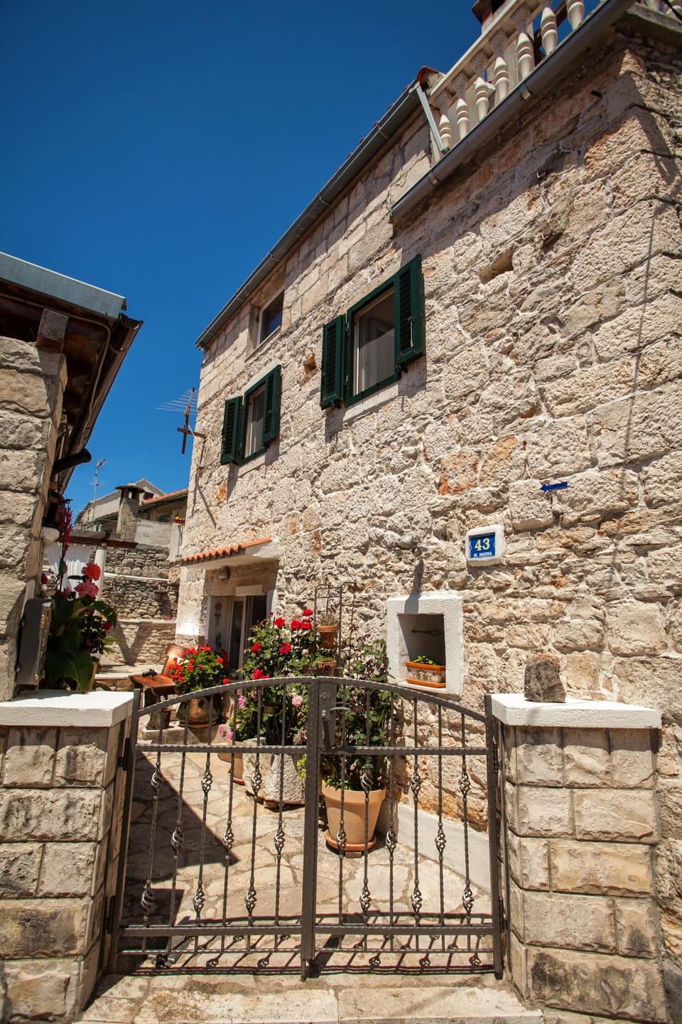 Facade/entrance