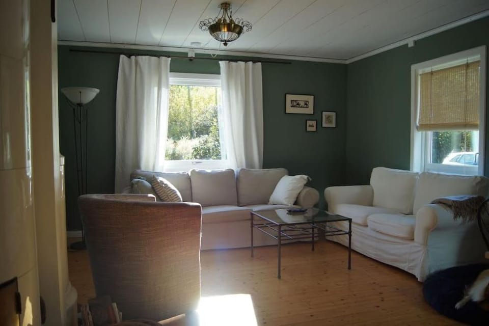 85qm Schwedenhaus mit Booten Tischtennis Grill und nur 15km bis Vimmerby House in Kalmar County, Sweden