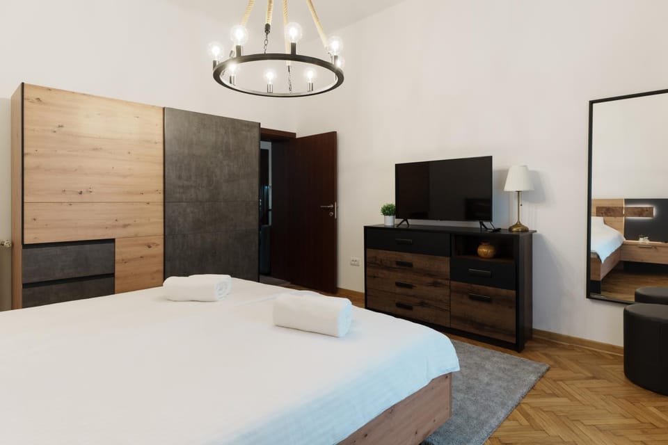 TV and multimedia, Photo of the whole room, Bedroom, wardrobe