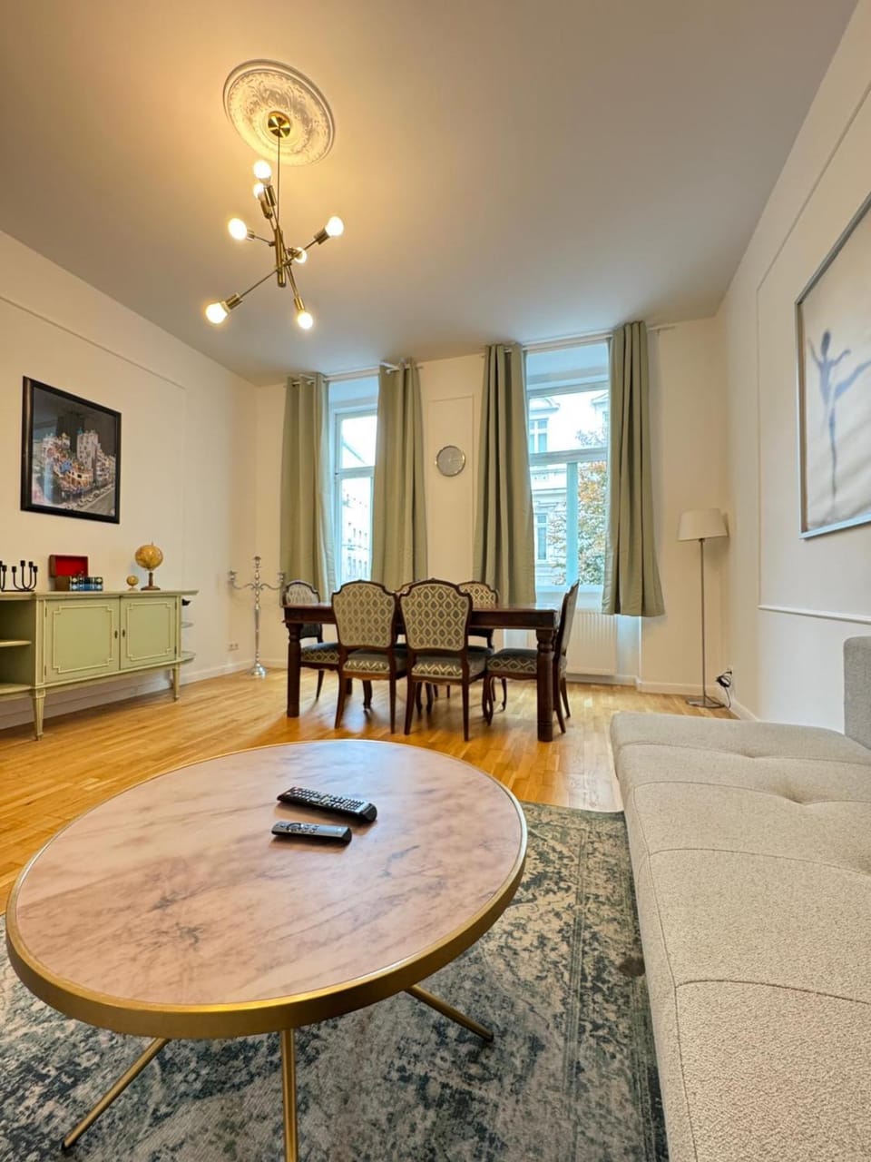 TV and multimedia, Living room, Seating area, Dining area