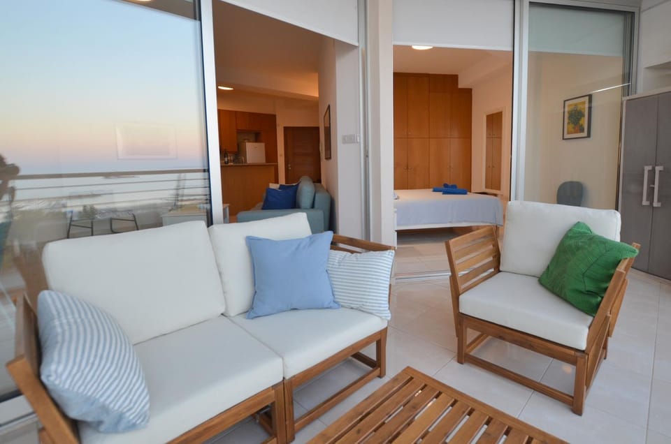 Awesome Sea & Marina View City Center 1 Bdr Flat Apartment in Larnaca