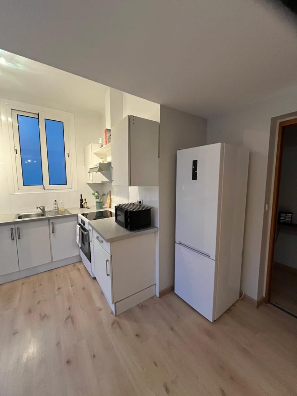 Kitchen or kitchenette, oven, stove