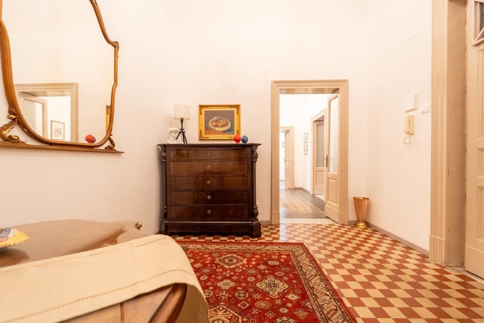Nearby landmark, Living room