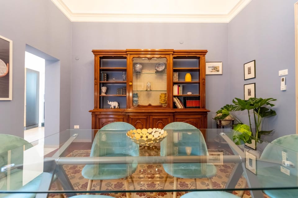 Library, Living room, Seating area