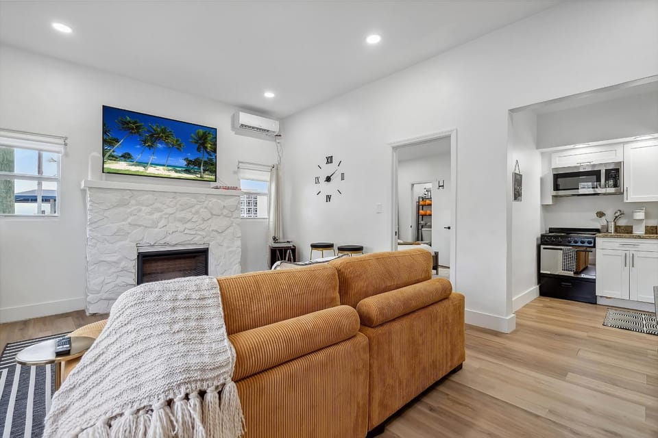Casa Roselle On The Beach Full 22 Apartment in Hollywood Beach