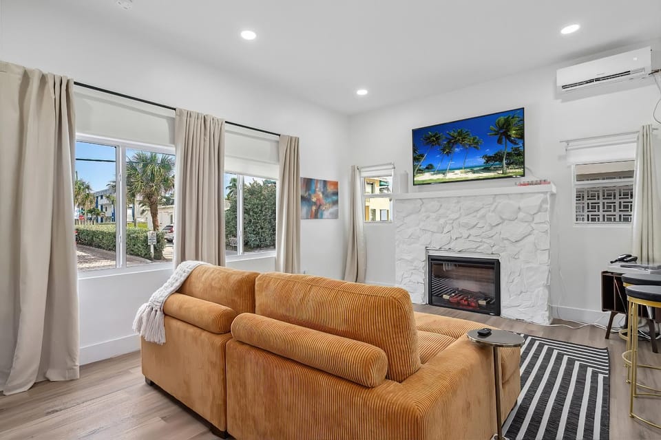 Casa Roselle On The Beach Full 22 Apartment in Hollywood Beach