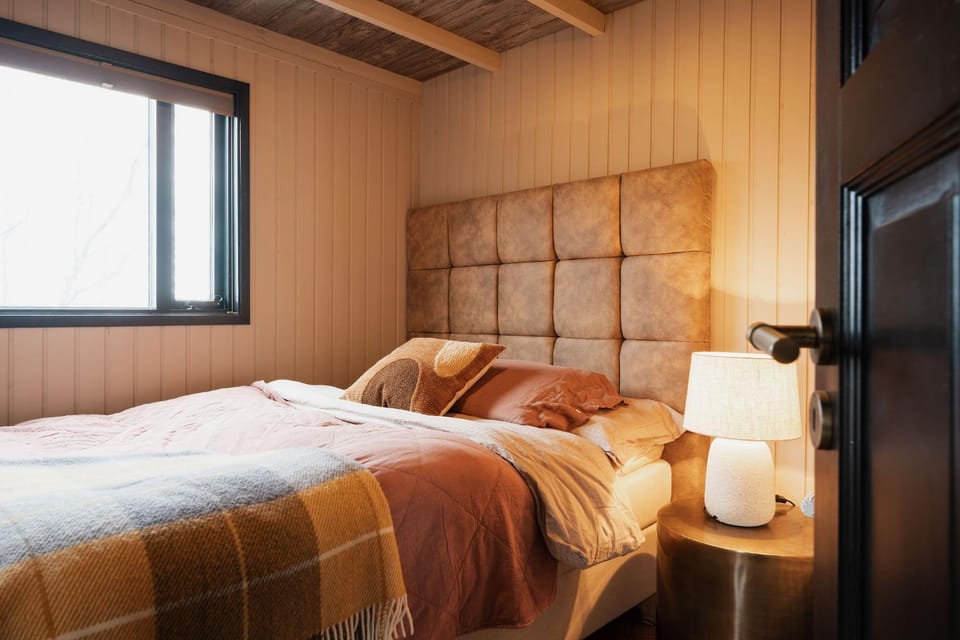 Relaxing cabin with a hot tub and sauna in south coast of Iceland Cabin in Southern Region