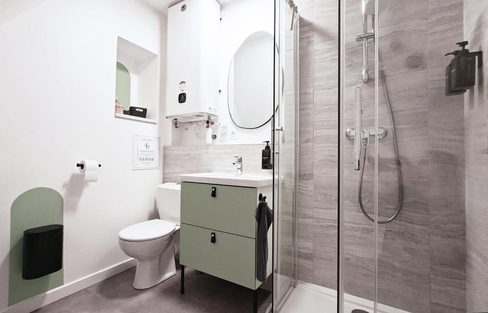 Shower, Toilet, Bathroom