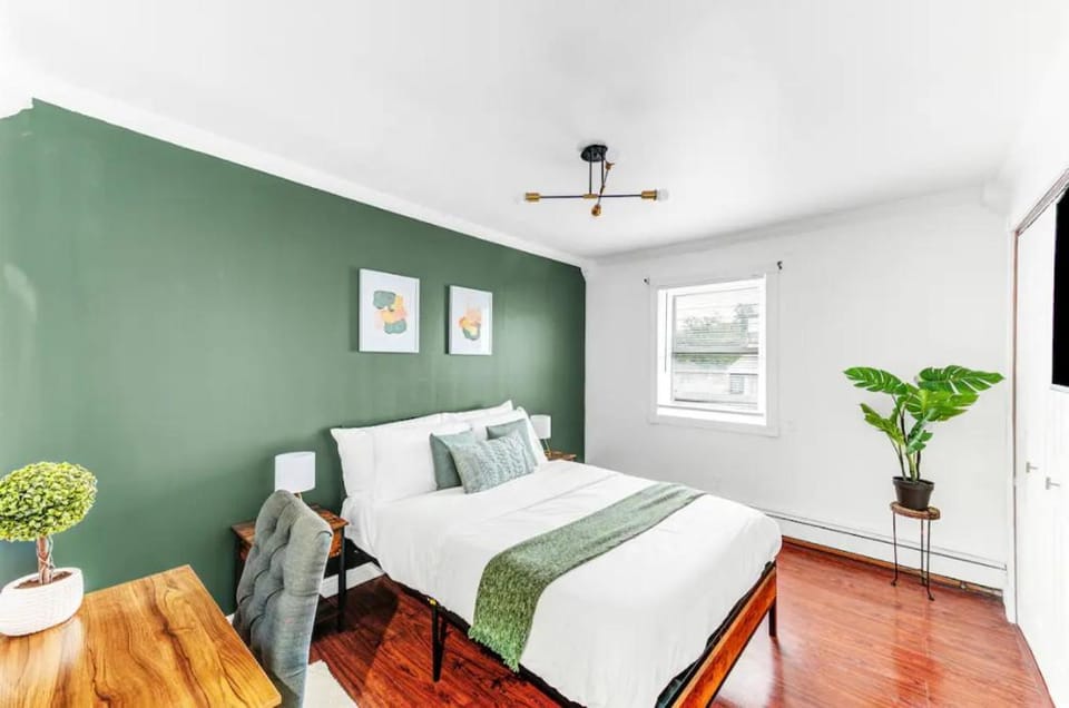 Bed, Photo of the whole room, Bedroom