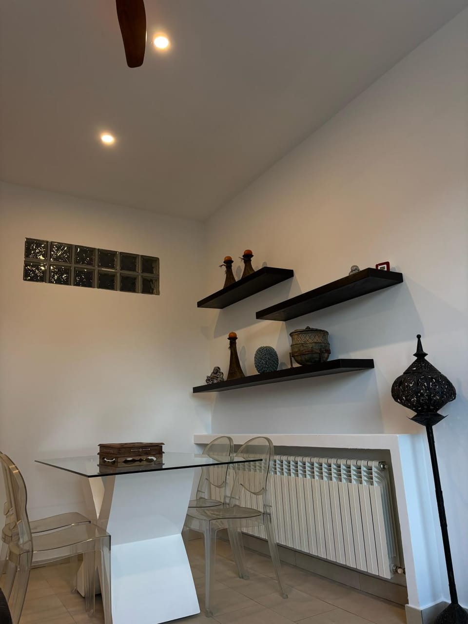Seating area, Dining area
