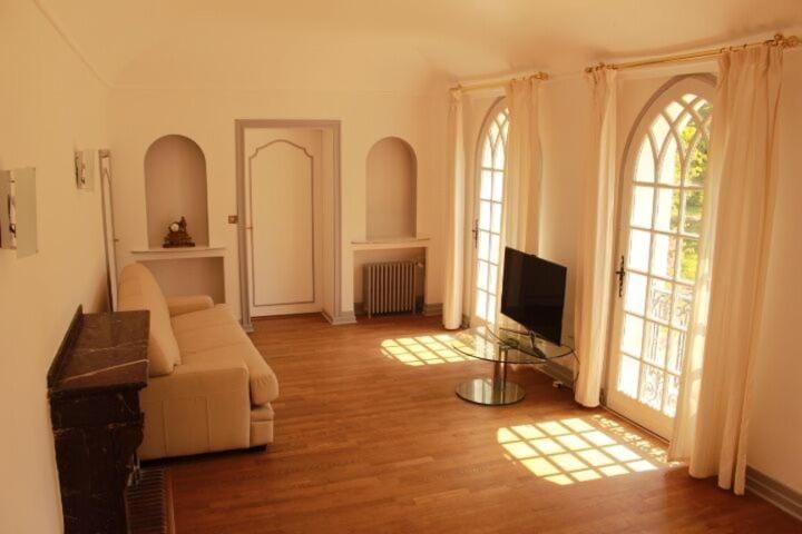 Spring, Day, Living room