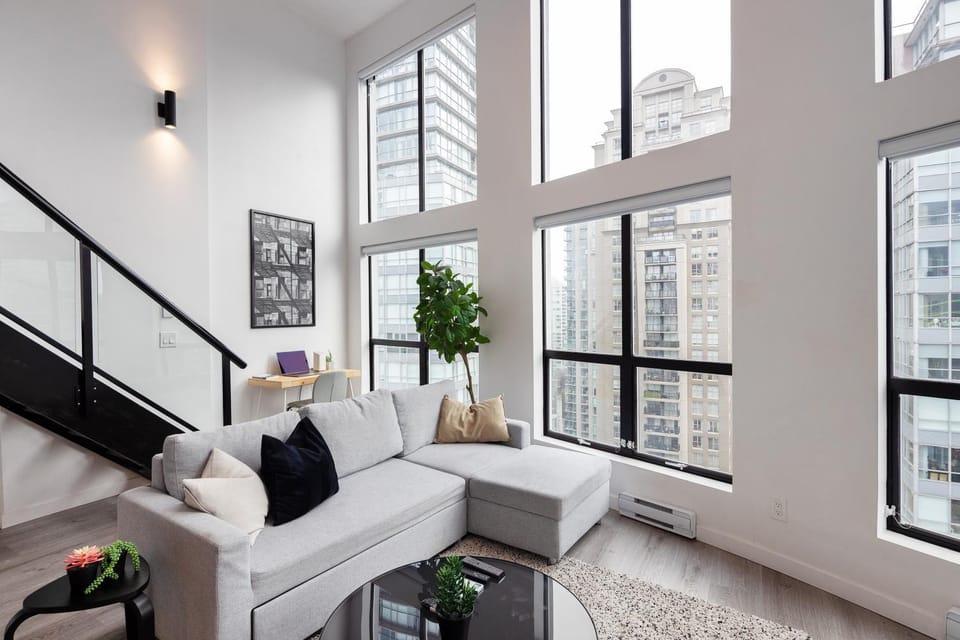 Loft in Entertainment District with FREE underground Parking Apartment in Vancouver