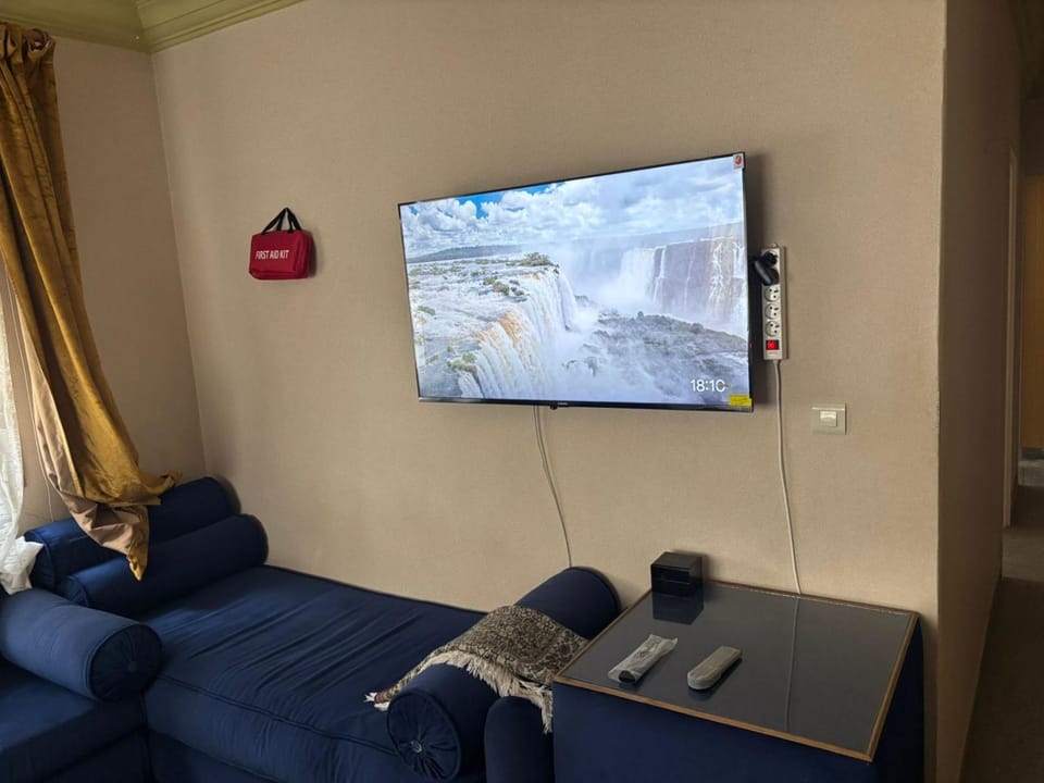 Communal lounge/ TV room, TV and multimedia, Living room