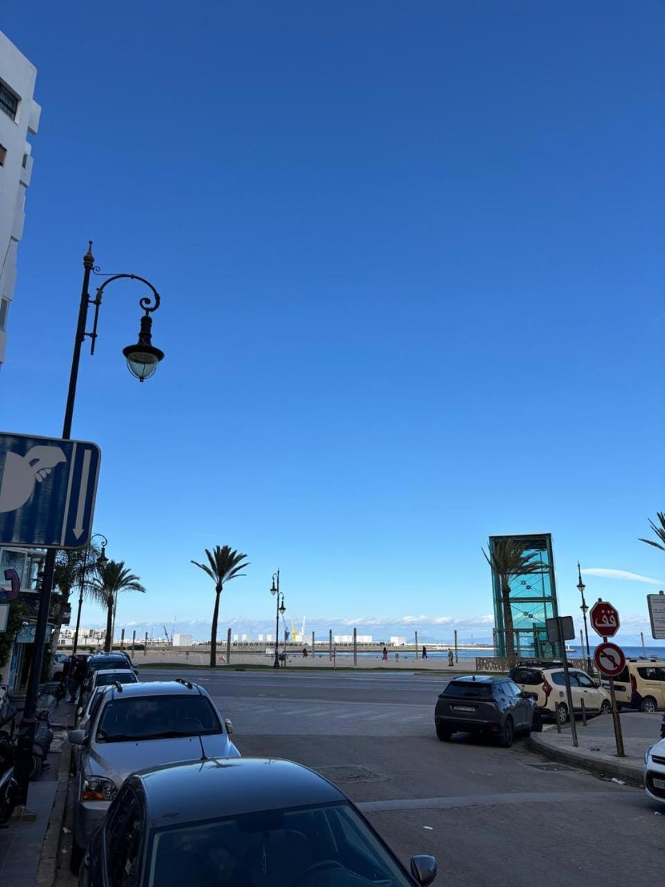 City view, Sea view, Location