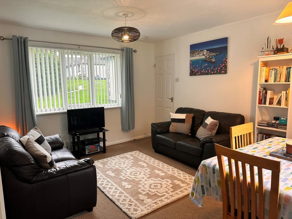 Property building, Living room, Lounge or bar