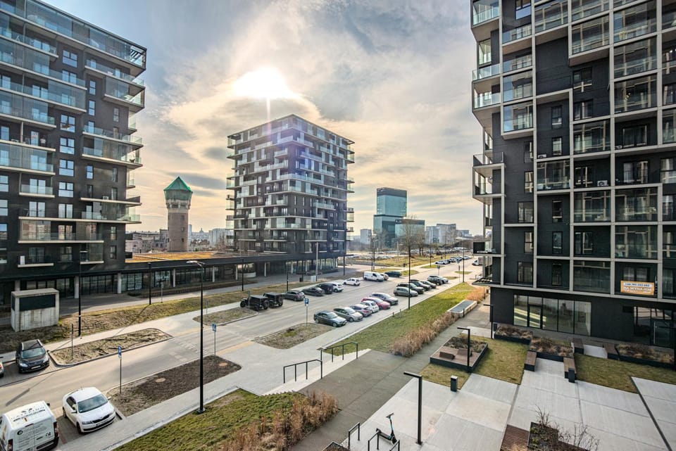 Day, Neighbourhood, City view, Location, Parking