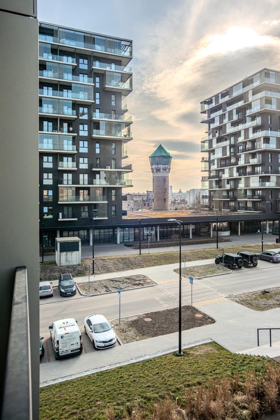 Neighbourhood, City view, Location, Parking