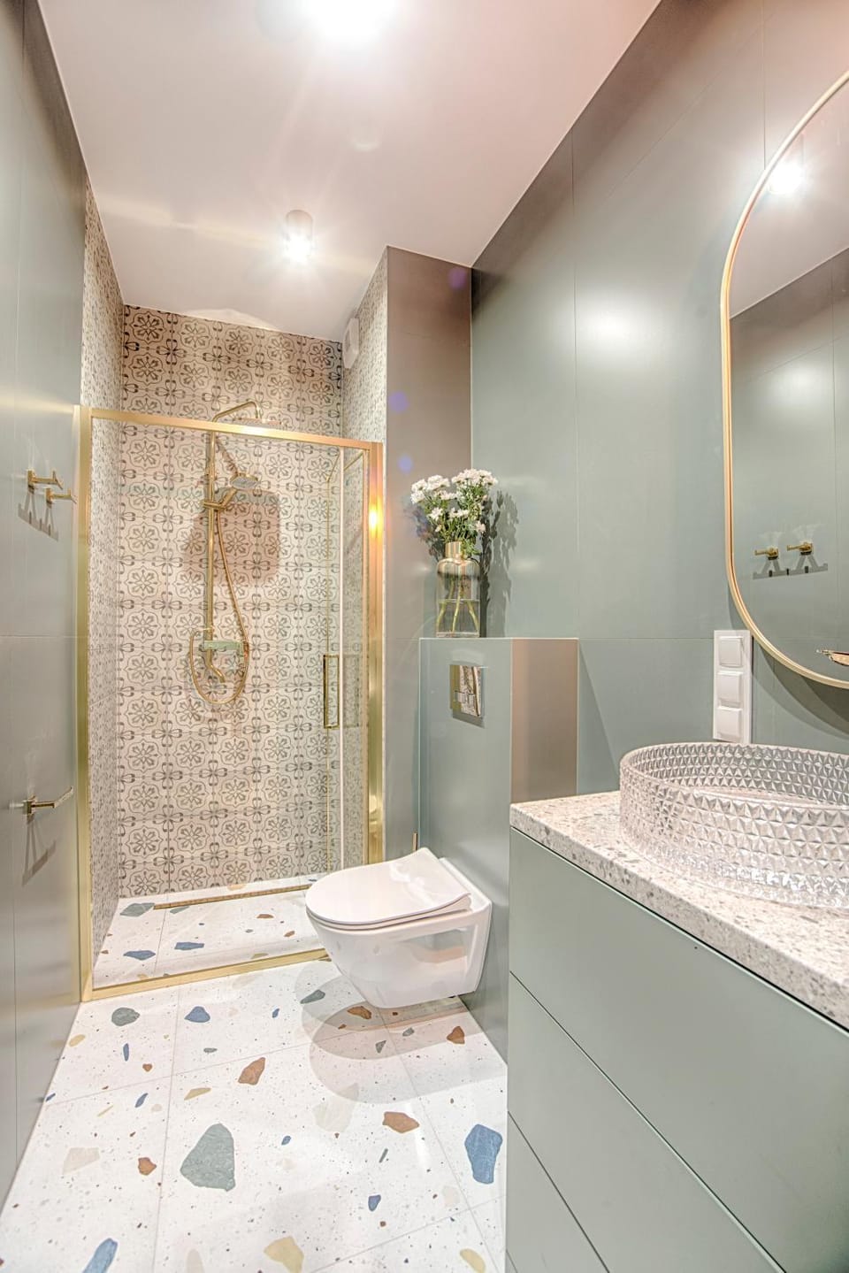 Shower, Toilet, Bathroom, towels