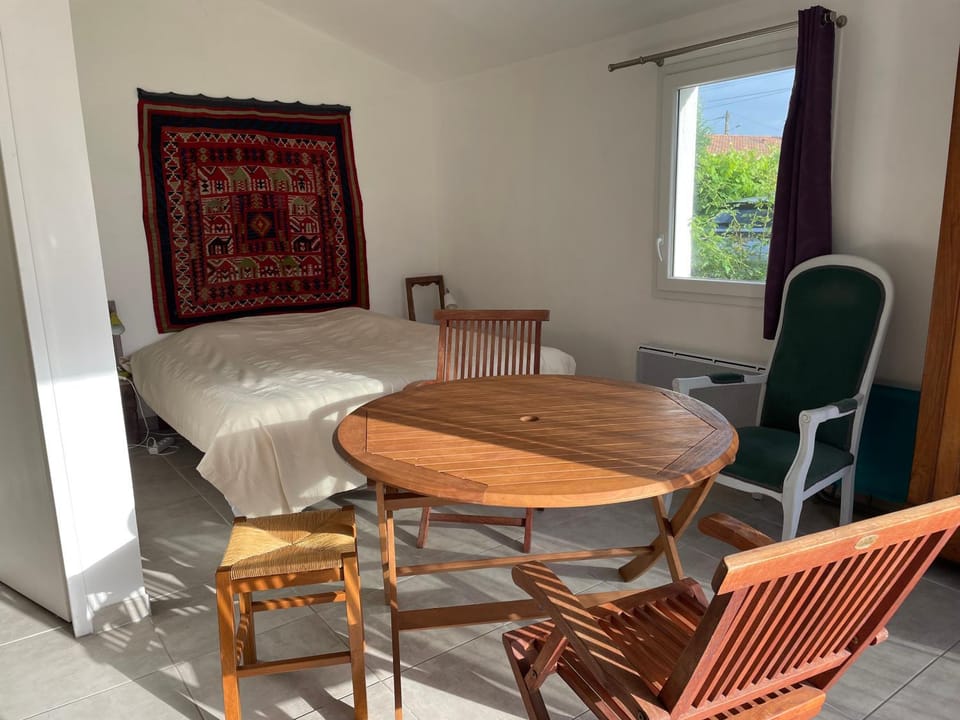 Un studio indépendant avec jardin House in Talmont-Saint-Hilaire