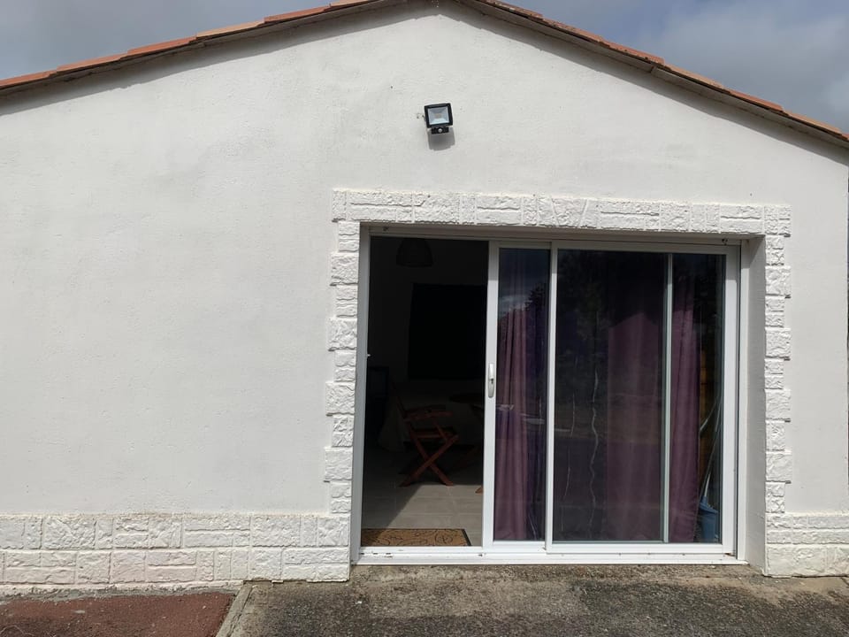 Un studio indépendant avec jardin House in Talmont-Saint-Hilaire