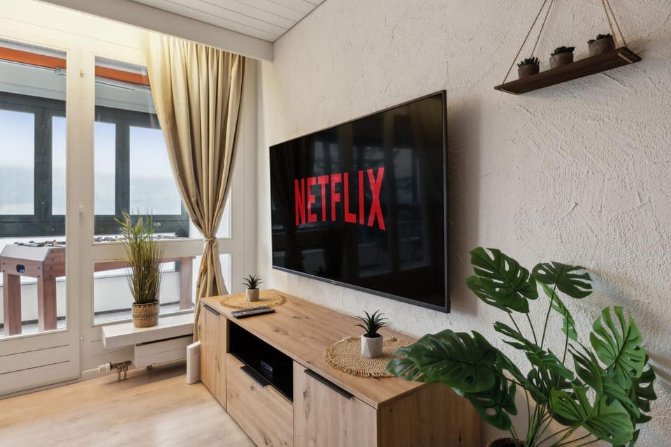 Communal lounge/ TV room, TV and multimedia, Evening entertainment