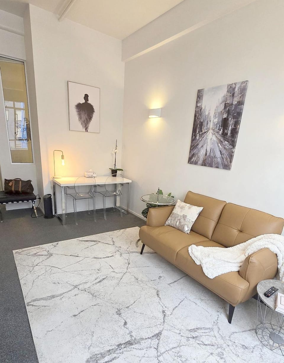 Living room, Breakfast