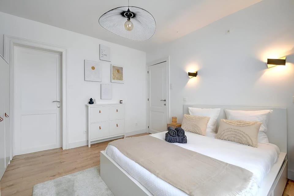 Bedroom, towels