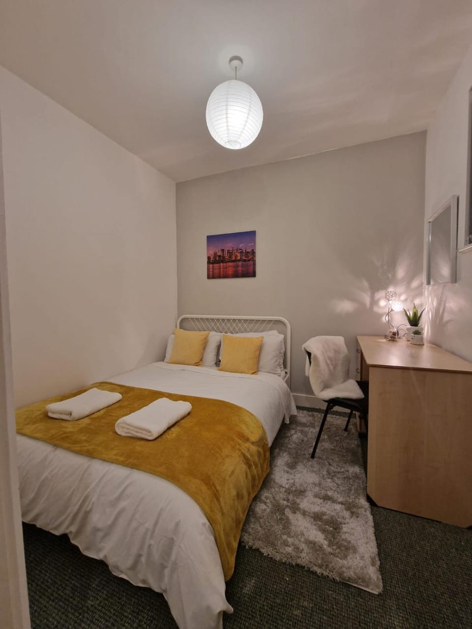 Bed, Photo of the whole room, Bedroom, towels