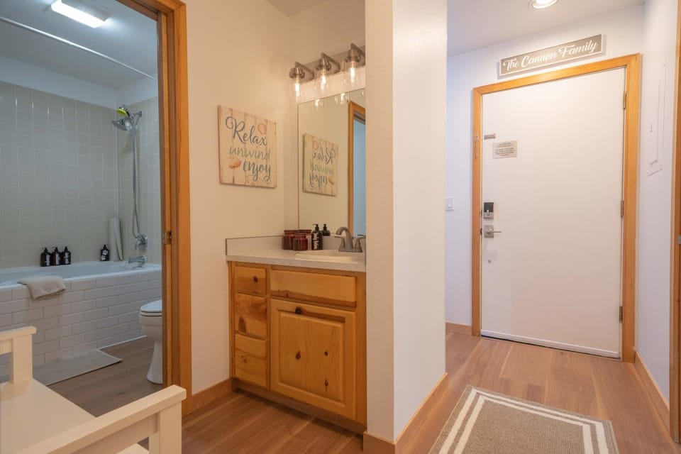 Shower, Toilet, Bathroom, Bath