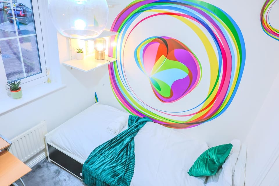 Bed, Photo of the whole room, Decorative detail, Bedroom