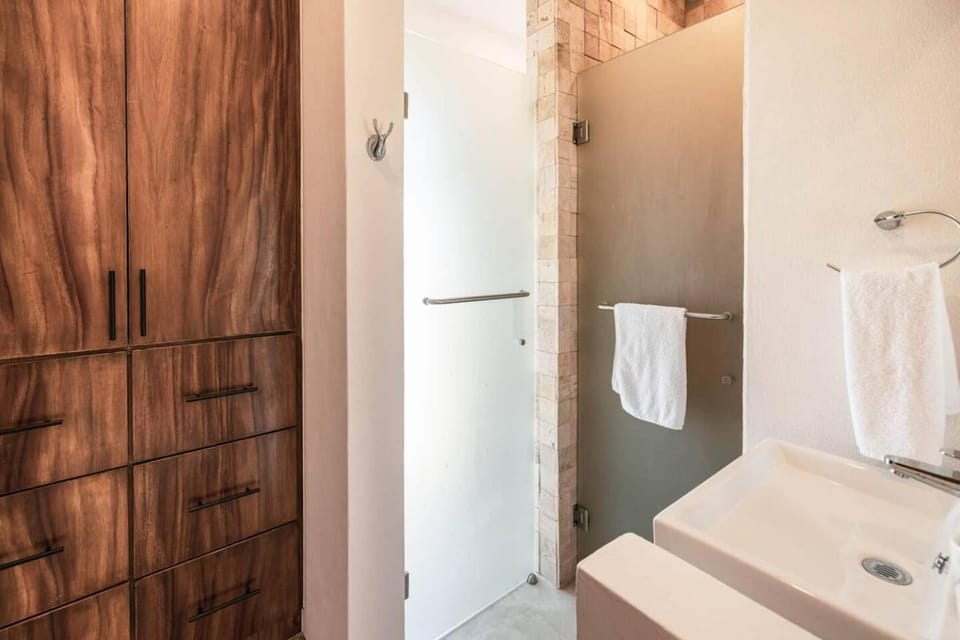 Shower, Bathroom, towels
