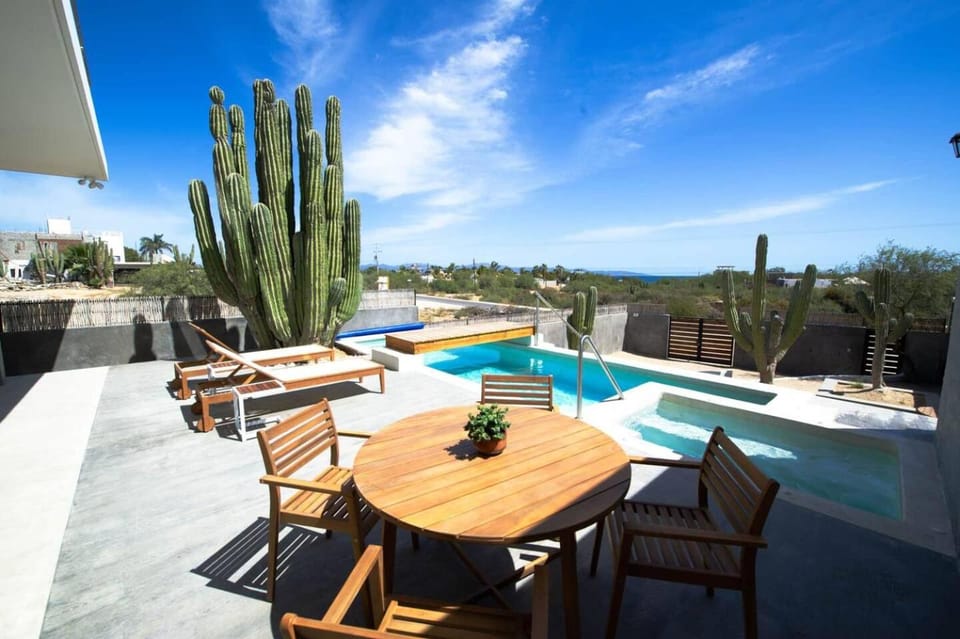 Patio, Day, Natural landscape, Garden, View (from property/room), Pool view, Swimming pool, Swimming pool