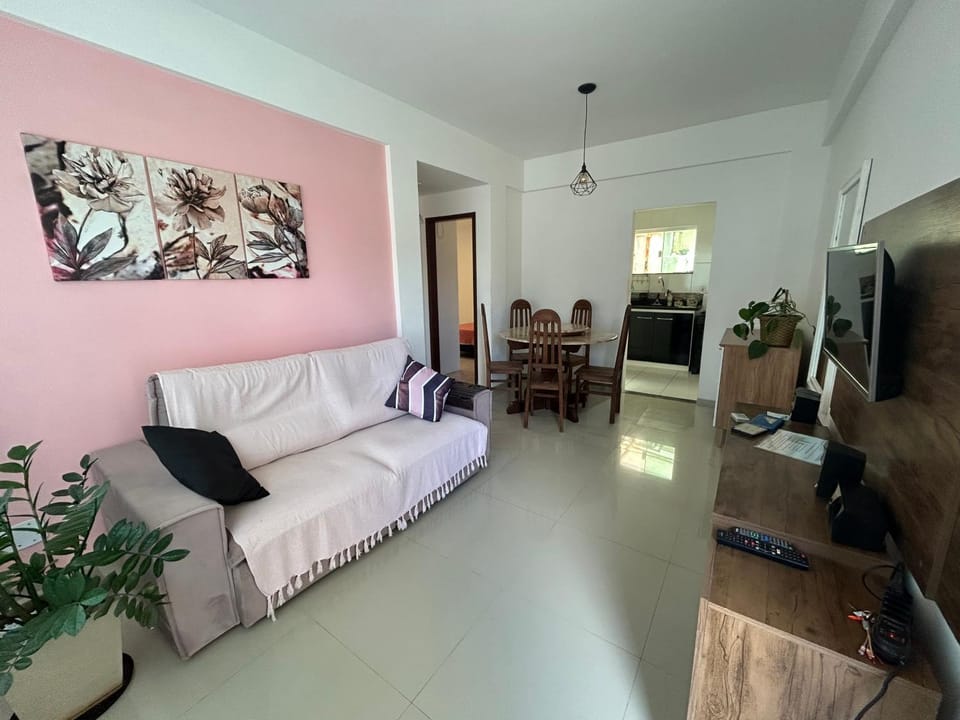 Apartamento térreo 2 hóspedes com churrasqueira, área externa e garagem exclusivas 5 min praia Abricó e 7 min do Centro Apartment in State of Rio de Janeiro