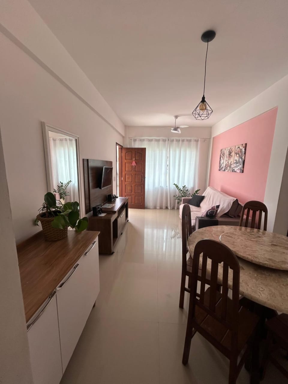 Apartamento térreo 2 hóspedes com churrasqueira, área externa e garagem exclusivas 5 min praia Abricó e 7 min do Centro Apartment in State of Rio de Janeiro