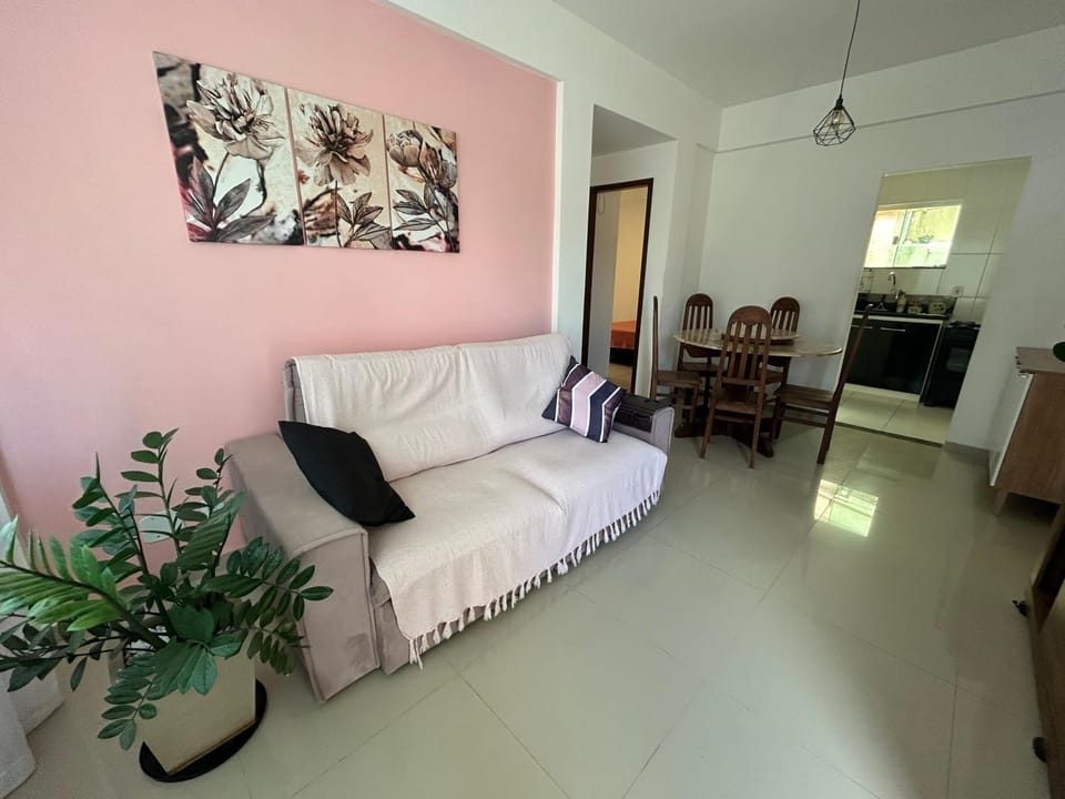 Apartamento térreo 2 hóspedes com churrasqueira, área externa e garagem exclusivas 5 min praia Abricó e 7 min do Centro Apartment in State of Rio de Janeiro