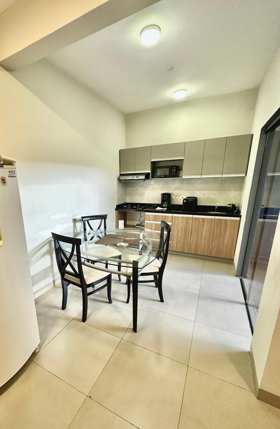 Kitchen or kitchenette, Dining area, stove