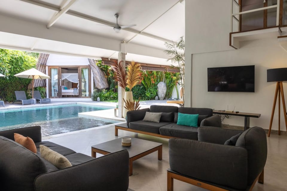 TV and multimedia, Living room, Swimming pool