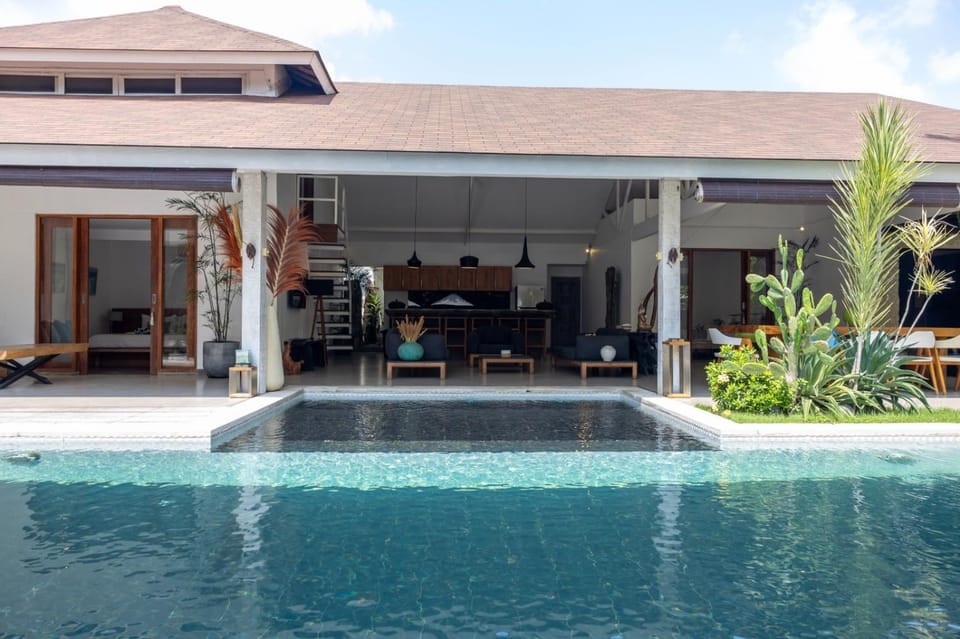 Property building, Swimming pool
