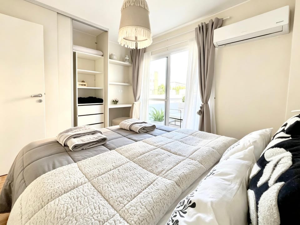 Bed, Photo of the whole room, Seating area, Bedroom, wardrobe, air conditioner